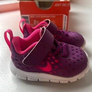 Baby Nikes - Free Express TDV